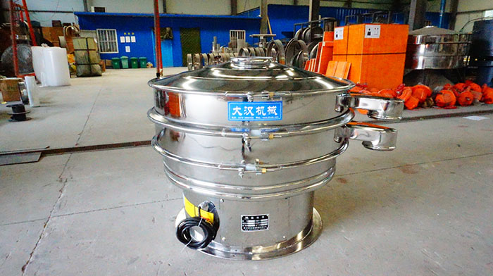 藕粉振動(dòng)篩適用于很多種不同的行業(yè)，對(duì)于物料多的篩分適用還是比較廣泛的。