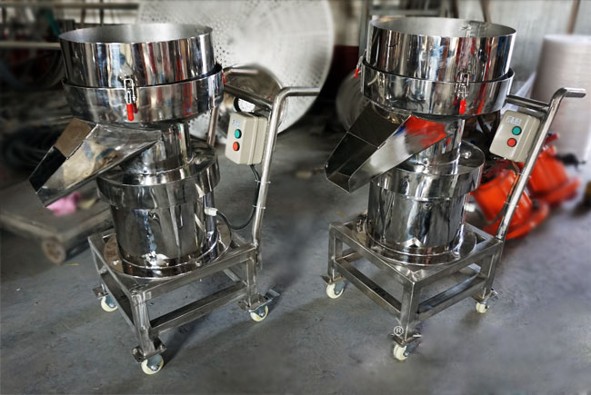 450型過濾篩機實拍：全不銹鋼小推車式過濾篩，便于篩機的移動，適合場地不確定的用戶。