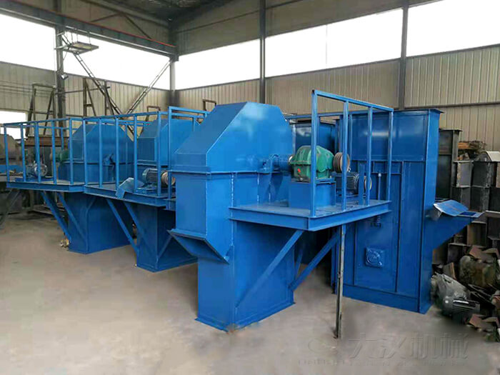 TD斗式提升機產品概述：屬于向上式的料斗式的垂直運動，能夠完成較高距離的提升。