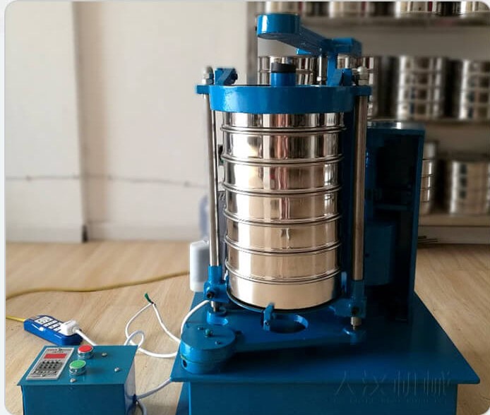 拍擊篩可放1-6層篩框可實(shí)現(xiàn),2-7種不同等級的物料粒子段。